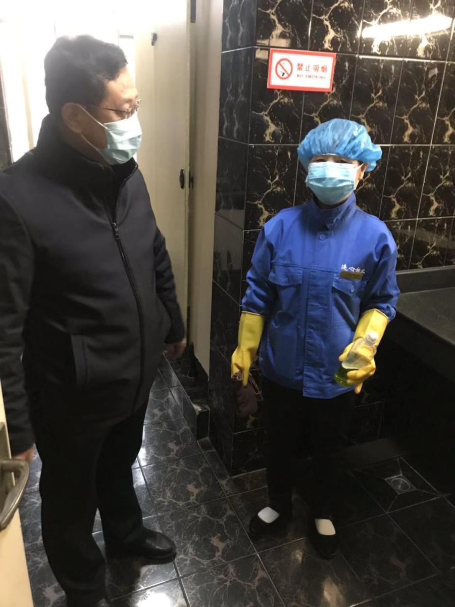 為業主生命健康筑起“安全屏障”——市政協委員、濟南連心物業黨支部書記、董事長王宏勇奮戰一線，勇作“最美逆行者” 消毒服務